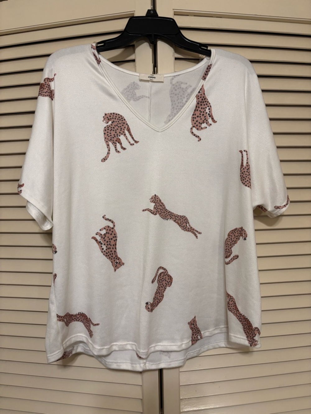 Entro Brand Women’s White Leopard Print V-Neck Tee